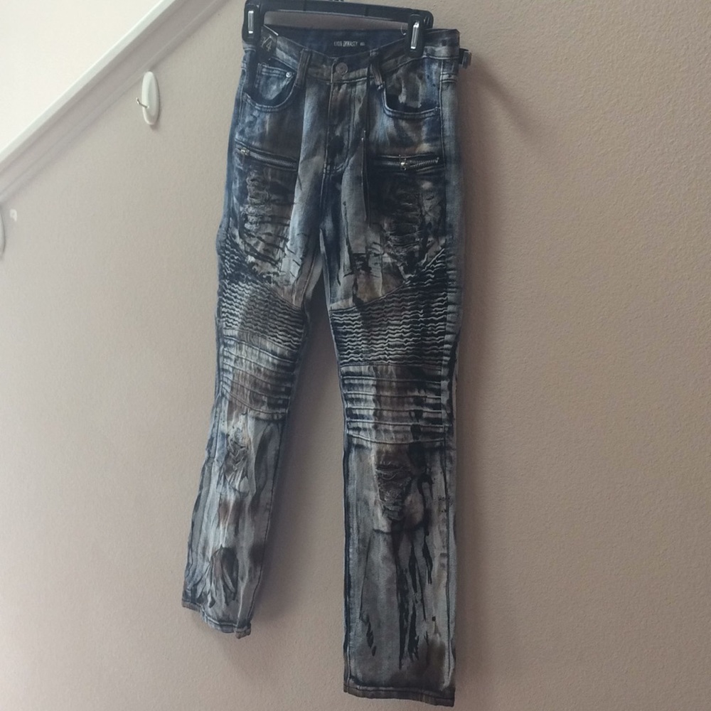 Boys Lion Dynasty size 14.  New with tags